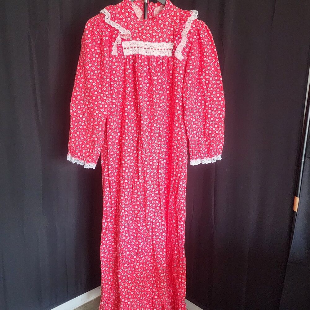 Vintage Classic Red Floral Flannel Nightgown Long Sleeve Lace Trim Granny Dress